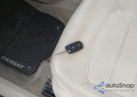 2015 Volkswagen Passat 1.8T Se из США, поврежденный, VIN 1VWBT7A31FC031392